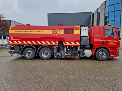 DAF 85 CF DAF CF 85 28.408 Euro 5 Beam S14000 Wegdekreiniger (refit nieuwstaat)