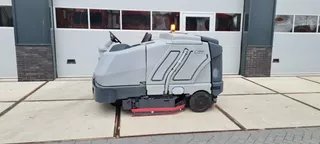 Nilfisk IN NIEUWSTAAT! ER 1600 Ride on schrobmachine opzit dweilmachine veegmachine