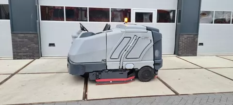 Nilfisk IN NIEUWSTAAT! ER 1600 Ride on schrobmachine opzit dweilmachine veegmachine