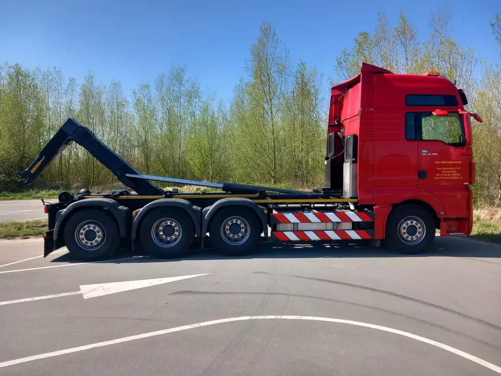 MAN TGX 36.480 8x4-4 BL XXL MAN TGX 36.480 8x4-4 - XXL-cabine - Haakarm 30T - TOP CONDITION AS NEW!